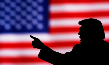 Trump avança com tarifas: afirma que qualquer um contra seu plano é controlado pela China